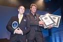 Sportnacht Davos, Carl Saville, Repräsentant von Guinness World Records, ehrt Bjørn Dunkerbeck, den erfolgreichsten Windsurfer aller Zeiten mit sechs Urkunden für die Einträge 2011 ins Guinness World Records Book
