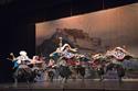 Eine Tanz- und Gesanggruppe aus Lhasa, der Hauptstadt des autonomen Gebiets Tibet