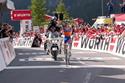 Der Holländer Steven Kruijswijk gewinnt solo die 6. Etappe der Tour de Suisse in Malbun.