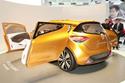 Renault blickt mit der Studie R-Space in die Zukunft. Debüt feierte der Van auf dem Autosalon in Genf 2011. Kindern dürfte der R-Space gefallen: Der Fond ist als Spielplatz angelegt.