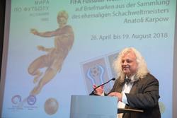 Klicken Sie hier, um das Album zu sehen: (07) 25. April 2018, Eröffnung der Sonderausstellung • FIFA Fussball-Weltmeisterschaften auf Briefmarken aus der Sammlung des ehemaligen Schachweltmeisters Anatoli Karpow