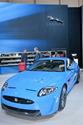 550 Pferde und ein Jaguar
Auf dem Genfer Autosalon stellt Jaguar den XKR-S mit 550 PS vor, den stärksten XKR der Geschichte. Mit einem 5,0-L-V8-Kompressormotor mit 405 kW (550 PS) befeuert und beschleunigt in 4,4 s von 0 auf 100 km/h. Im Unterschied zum Serienmodell ist die Höchstgeschwindigkeit des XKR-S nicht elektronisch limitiert - so befördert die Katze ihren Besitzer in den exklusiven «300-km/h-Club».