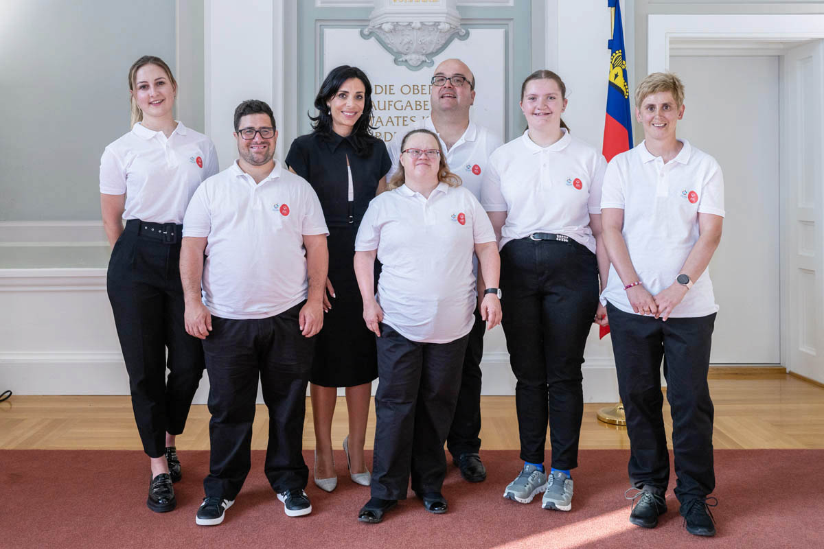 Regierungsrätin Dominique Hasler mit den teilnehmenden Athletinnen und Athleten der World Games 2023 in Berlin.