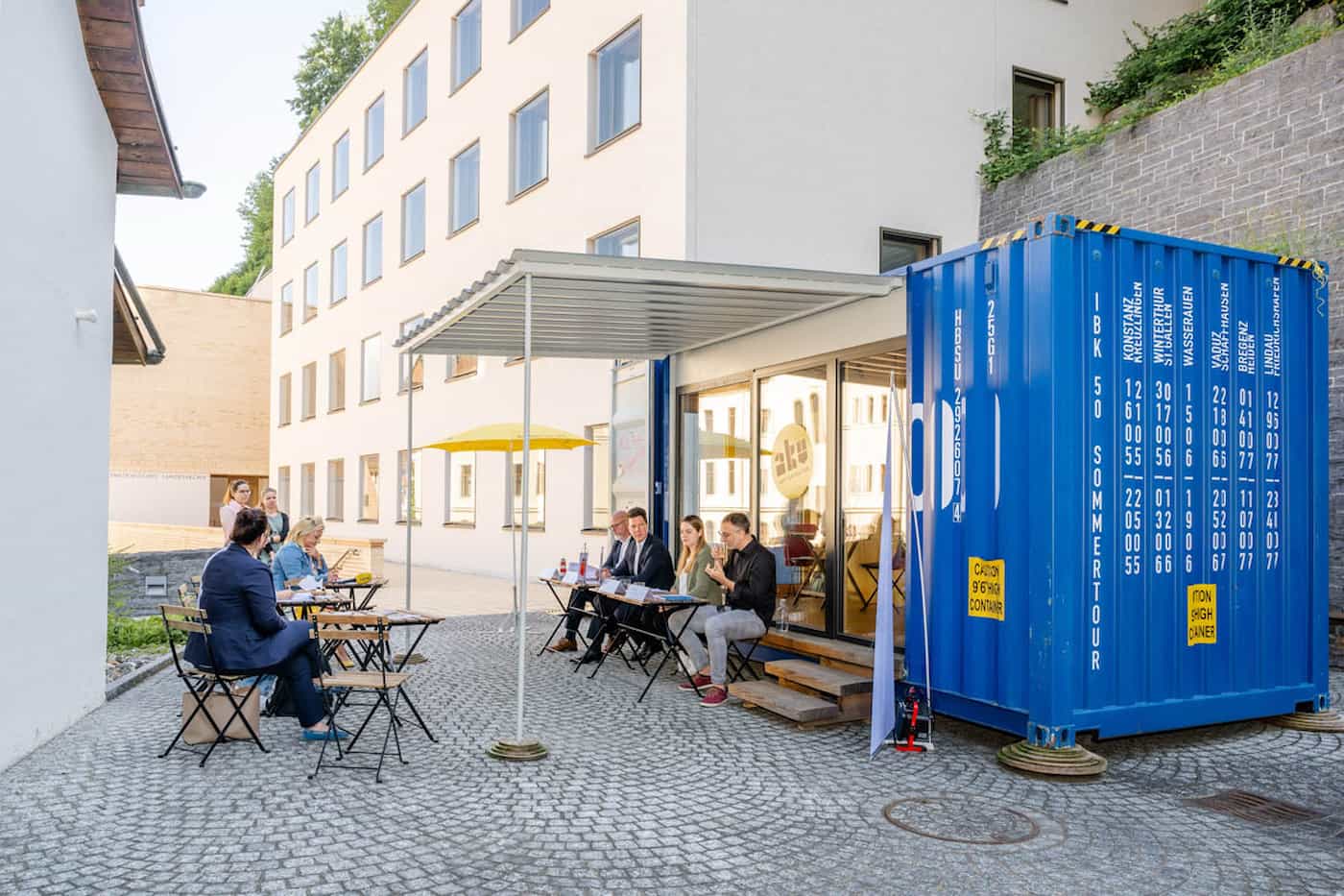 Patrick Birrer, Leiter Amt für Kultur, Regierungsrat Manuel Frick, Juliane Beck, Fabian Reuteler an der Medienorientierung zur Künstler:innenbegegnung.