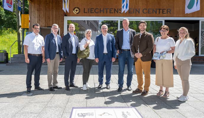 Briefmarken-Erlebnis im Städtle: 11 Gemeinden zu Gast in Vaduz