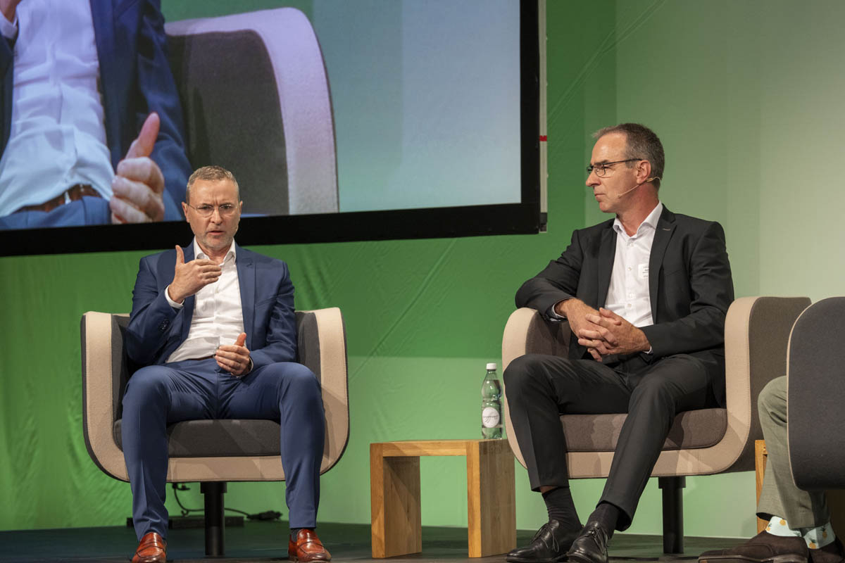 CEOs Fabian Frick (Hoval) und Patrick Vith (thyssenkrupp Presta)