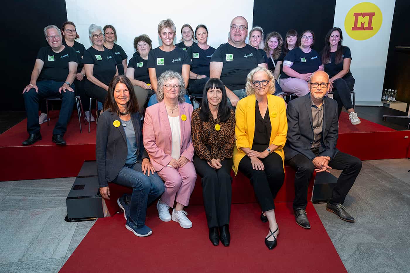 (v.l.) Judith Näscher, Leitung Bildung und Vermittlung LLM; Monika Grabuschnigg, Abteilungsleitung Tagesstruktur hpz; Magdalena Forte, Bereichleitung Wohnen hpz; Andrea Kauer Loens, Museumsdirektorin LLM; Stephan Scheuzger, Mitglied des Stiftungsrats LLM