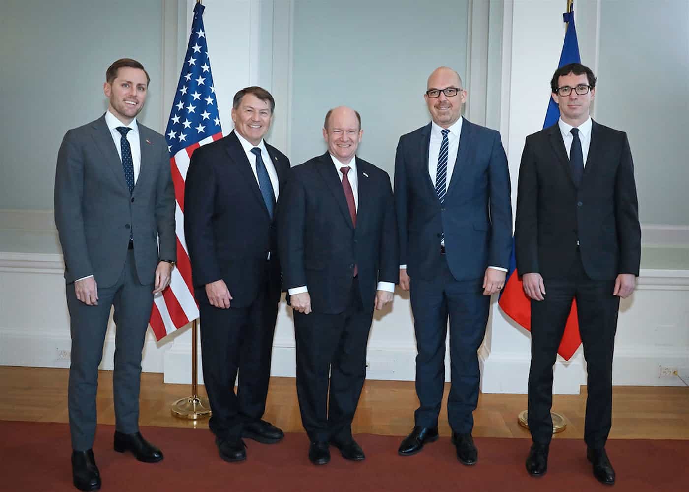 Scott Miller (US-Botschafter für die Schweiz und Liechtenstein in Bern), Mike Rounds (Senator South Dakota), Chris Coons (Senator Delaware), Regierungschef Daniel Risch und Georg Sparber (FL-Botschafter in Washington).