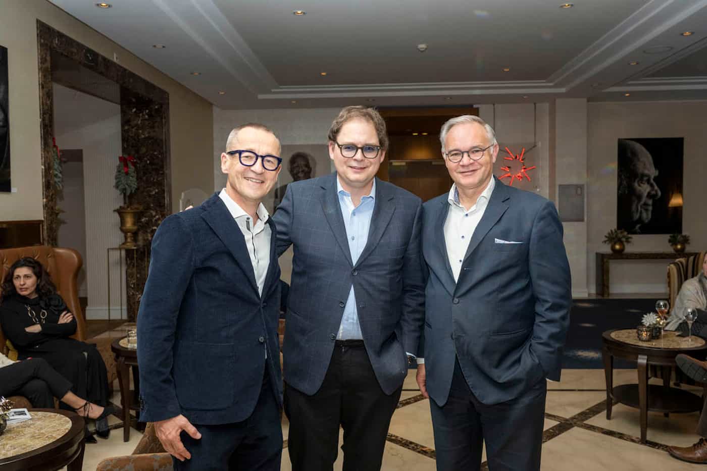 (v.l.) Lukas Kreienbühl, Grand Resort Bad Ragaz, der international renommierte Fotograf Peter Badge, Dr. Klaus Tschütscher, Grand Resort Bad Ragaz