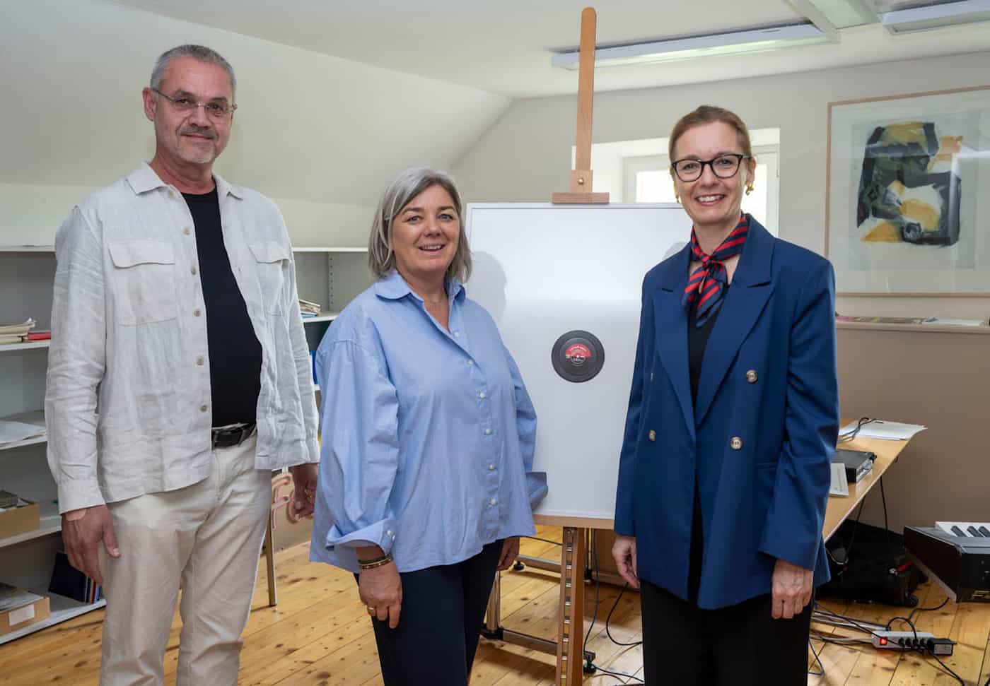 (v.l.) Stefan Frommelt, Christine Böhmwalder, Leiterin der Philatelie Liechtenstein, Regierungschefin-Stellvertreterin Sabine Monauni, © exclusiv