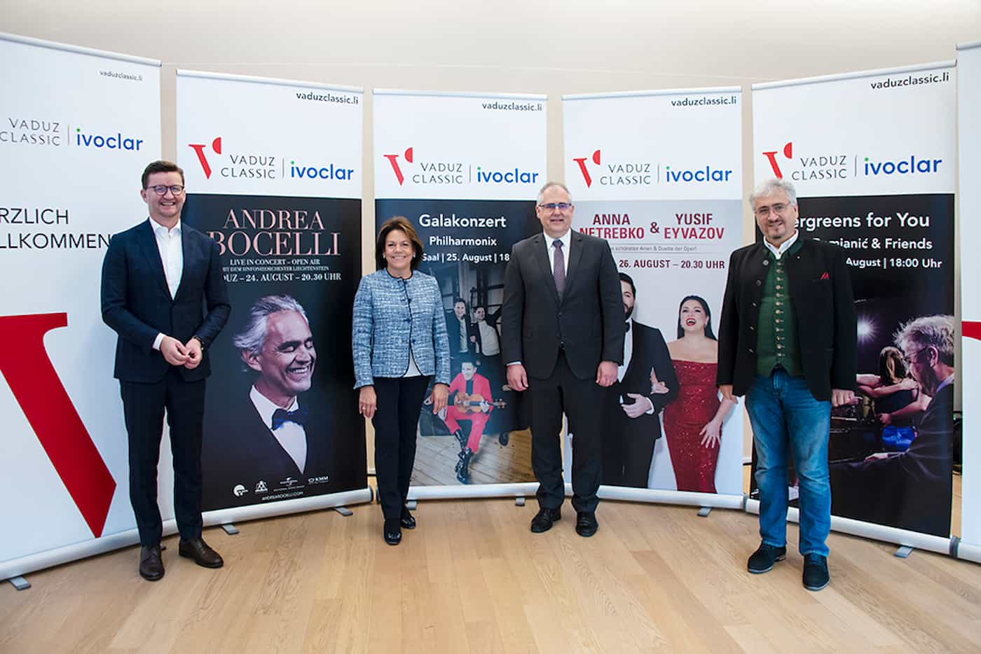 (v.l.) Vaduz Classic Stiftungsratspräsident Philipp Elkuch, Christina Zeller als Vertreterin von Ivoclar, Bürgermeister Manfred Bischof, Vaduz Classic Intendant Drazen Domjanic