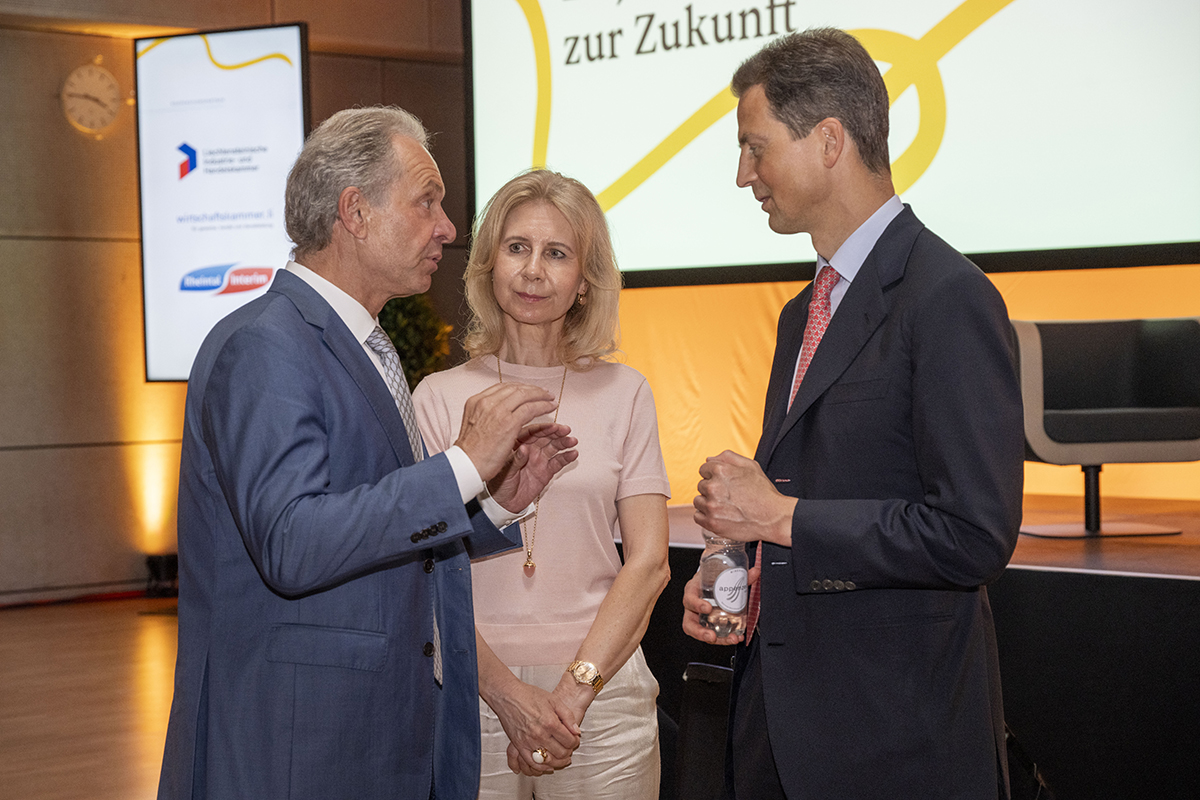 Alexander Ospelt mit Gattin Hedy im Gespräch mit S.D. Erbprinz Alois von und zu Liechtenstein