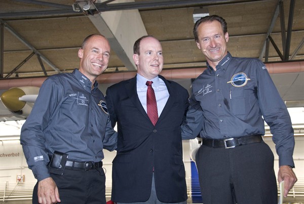 Bertrand Piccard und André Borschberg, Solar Impulse mit Fürst Albert II von Monaco (mitte)