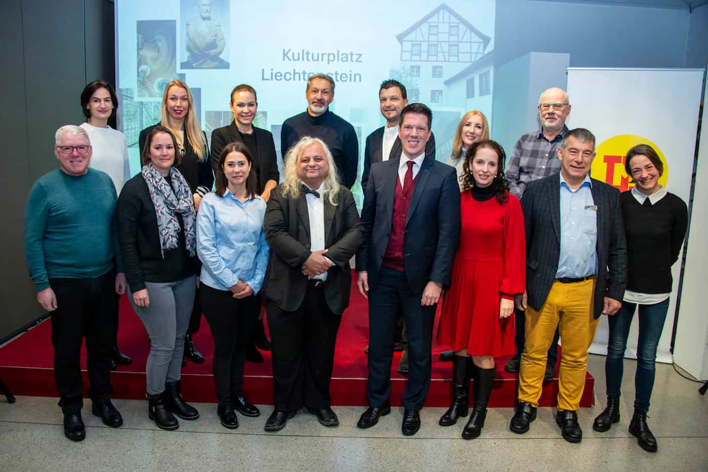 Präsentation Imagefilm «Kulturplatz Liechtenstein» im Liechtensteinisches LandesMuseum: Hinten v.l.: Caroline Hilti, Petra Büchel, Anja Nöstler, Johannes Inama, Roland Nöstler, Alexandra Tichy, Werner Büchel; Vorne v.l.: Leander Schädler, Ruth Schib, Wanja Meier-Tyrol, Prof. Dr. Rainer Vollkommer, Regierungsrat Manuel Frick, Elisabeth Huppmann, Franziska Hilbe, Zeno Marxer