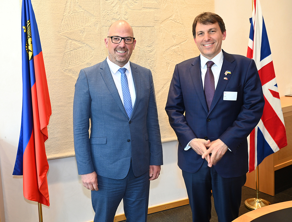 Regierungschef Daniel Risch und John Glen, Staatsminister im Finanzministerium des Vereinigten Königreichs