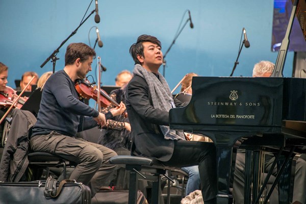 Orchester • Solisten • Dirigenten • Intendanten