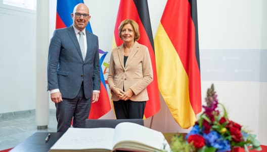 Regierungschef Daniel Risch wurde in Mainz von Ministerpräsidentin Malu Dreyer empfangen