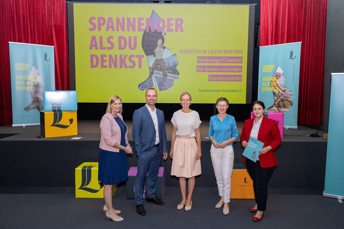 Auffallend und farbenfroh gegen den Arbeitskräftemangel