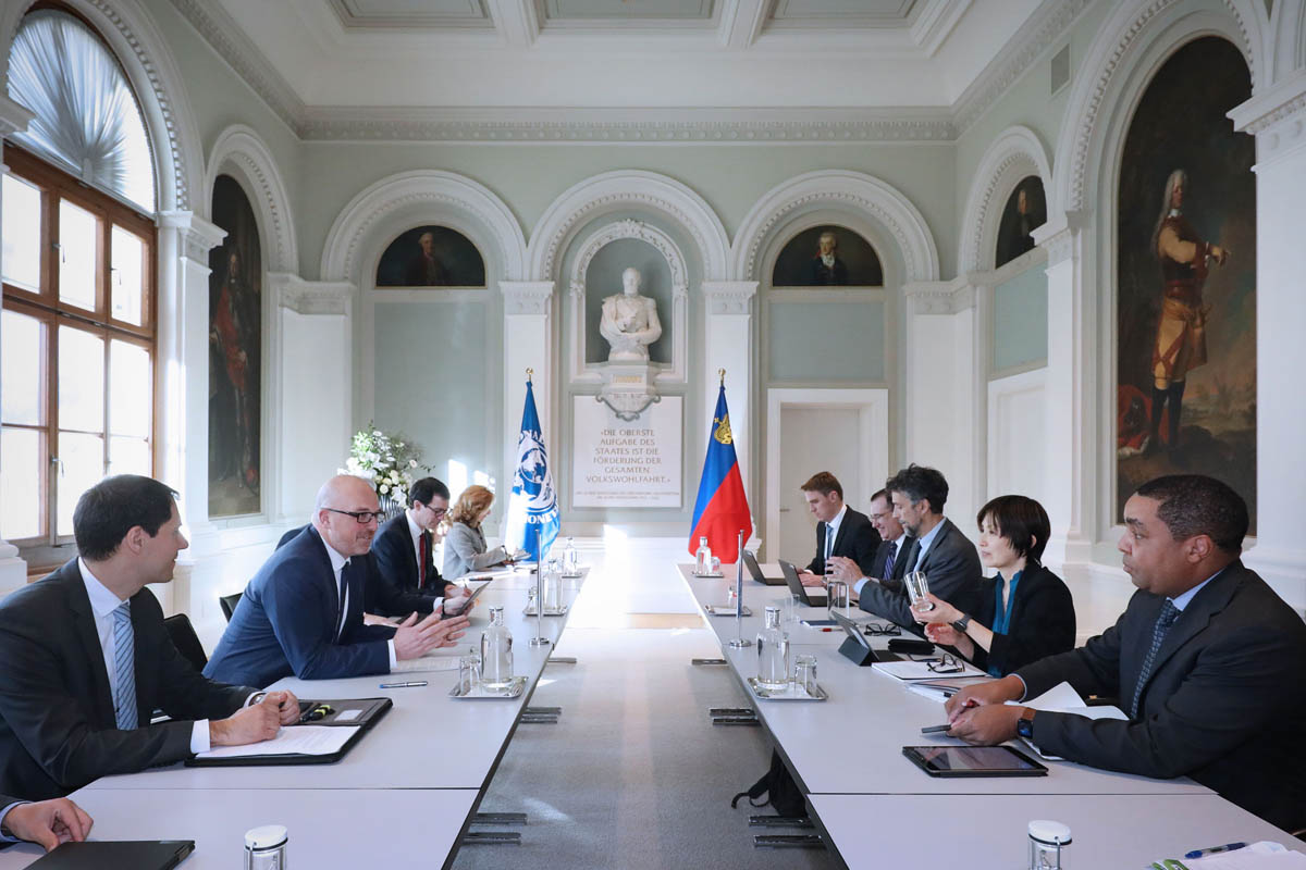 Arbeitsgespräch der beiden Delegationen mit Regierungschef Daniel Risch im Fürst Johannes Saal des Regierungsgebäudes.