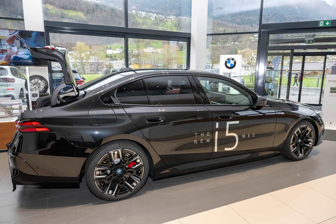 Leistungsstarke Motorisierung und sportliche Fahrdynamik: Der neue BMW i5 M60 xDrive bietet die typische Performance eines BMW M - vollelektrisch.