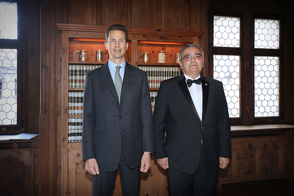 S.D. Erbprinz Alois von und zu Liechtenstein und S.E. Fuad Isgandarov, Botschafter der Republik Aserbaidschan