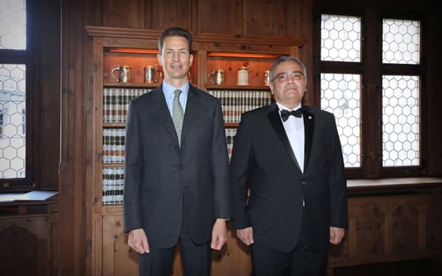 S.D. Erbprinz Alois von und zu Liechtenstein und S.E. Fuad Isgandarov, Botschafter der Republik Aserbaidschan