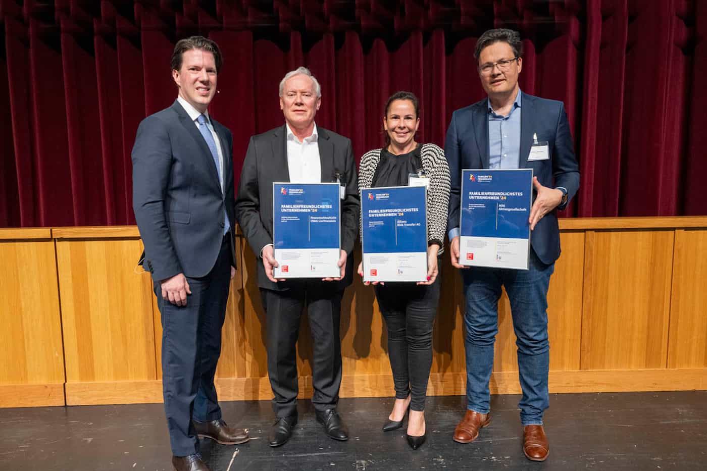 (v.l.) Regierungsrat Manuel Frick, Mario Gassner (Finanzmarktaufsicht (FMA) Liechtenstein), Claudia Geosits (Allianz Risk Transfer AG), Christian Ranacher (Hilti AG) 