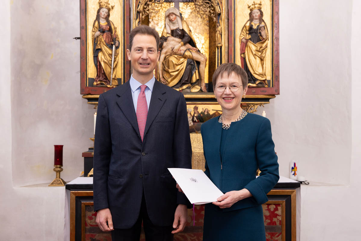 S.D. Erbprinz Alois von und zu Liechtenstein vereidigt Brigitte Haas zur ersten Regierungschefin des Fürstentums Liechtenstein auf Schloss Vaduz.