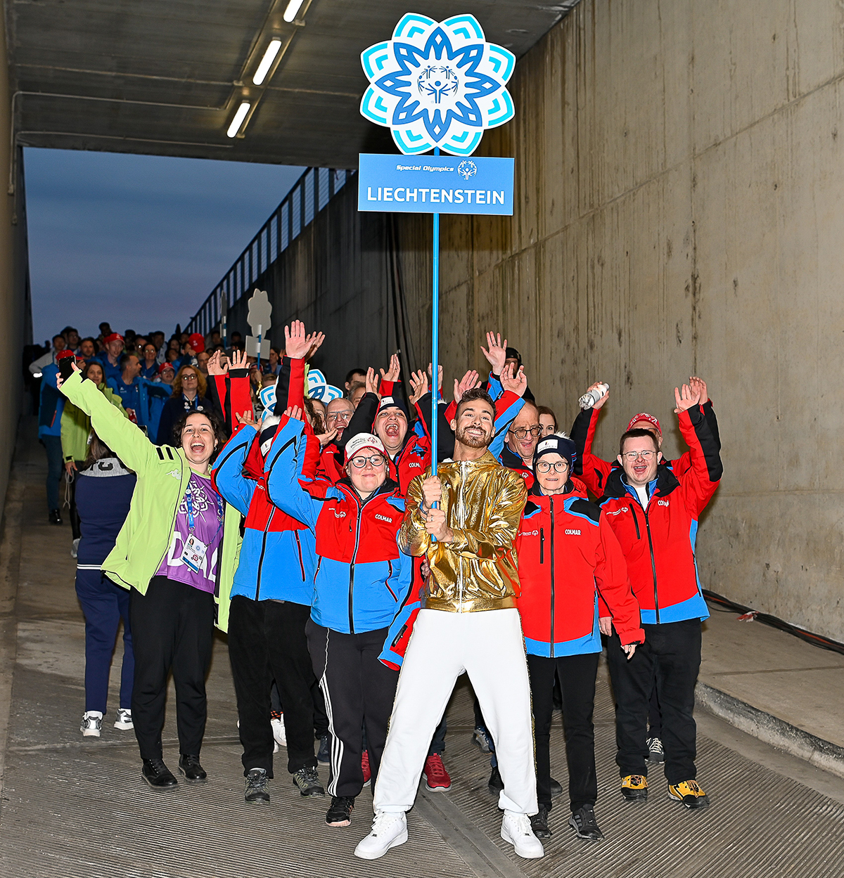Einlauf der Delegation aus Liechtenstein bei den Special Olympics Weltwinterspielen in Turin.