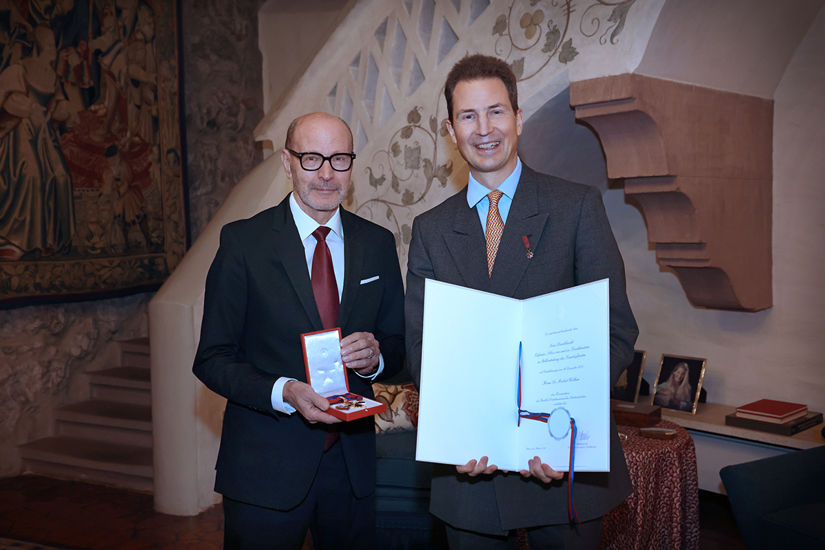 Ehemaliger leitender Staatsanwalt Dr. Robert Wallner erhält Komturkreuz von S.D. Erbprinz Alois