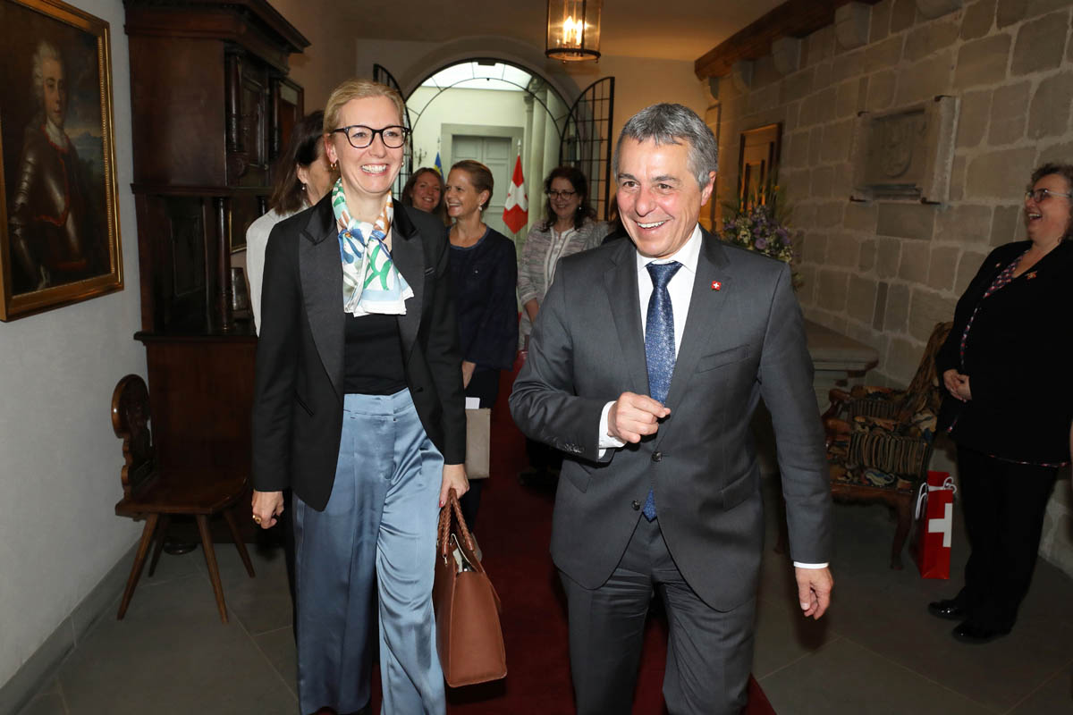 Regierungschefin-Stellvertreterin Sabine Monauni traf Bundesrat Ignazio Cassis, Vorsteher des Eidgenössische Departement für auswärtige Angelegenheiten (EDA), beim Antrittsbesuch in Bern. Foto: IKR / Roland Korner