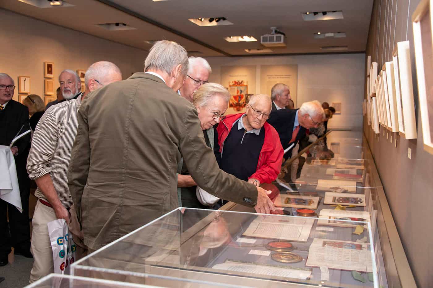 Dr. Dr. Gerhard Seibold Kurator der Ausstellung führte an der Eröffnung der Sonderausstellung in das Thema ein