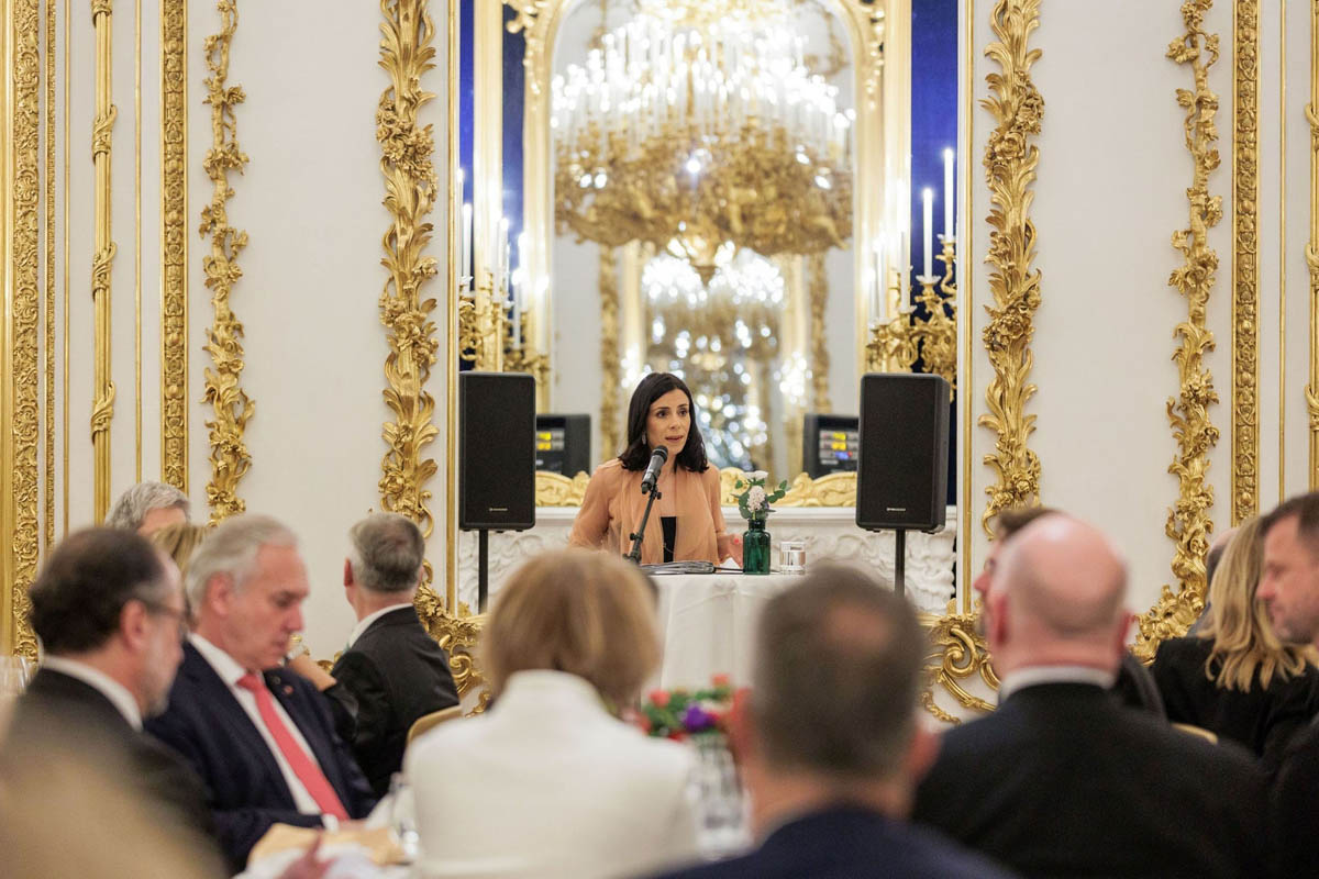 In ihrer Rede strich Aussenministerin Dominique Hasler die Bedeutung von Kooperationen, der Diplomatie und einer guten Nachbarschaft hervor. (Quelle: Elena Azzalini/Regierung FL)