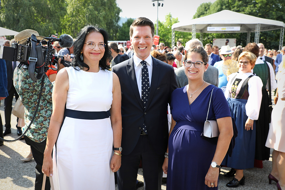 Staatssekretärin Andrea Mayer und Regierungsrat Manuel Frick mit Gattin Anja Frick