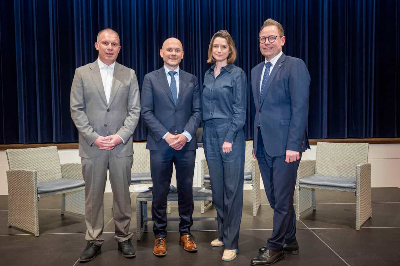 (v.l.) Andreas Krättli (podcasthus.li), Medienminister Hubert Büchel, Henriette Engbersen (SRG), Markus Klement (ORF Vorarlberg)