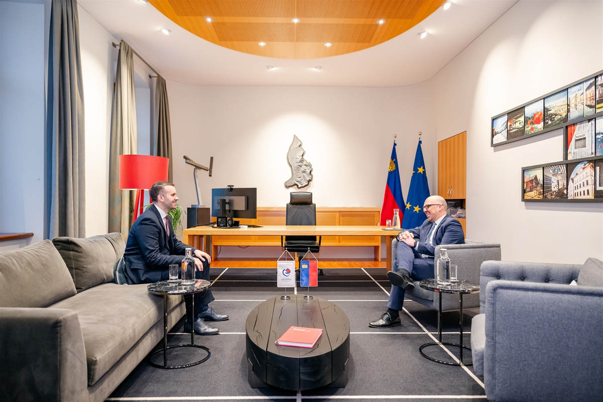 Milojko Spajić, Premierminister der Republik Montenegro und Regierungschef Daniel Risch im Gespräch.