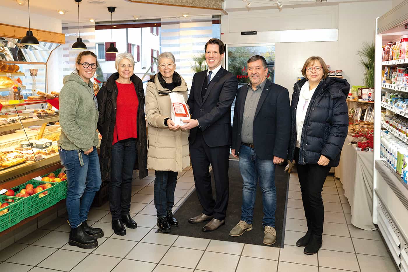 Start der Kampagne «16 Tage gegen Gewalt an Frauen» mit: Lill-Isabelle Schwendener (Frauenhaus Liechtenstein), Emma Vogt (Amnesty International Liechtenstein), Judith Kaiser (Frauenhaus Liechtenstein), Regierungsrat Manuel Frick, Peter Frick (Verein Sicheres Liechtenstein) und Ute Mayer (Amt für Soziale Dienste).