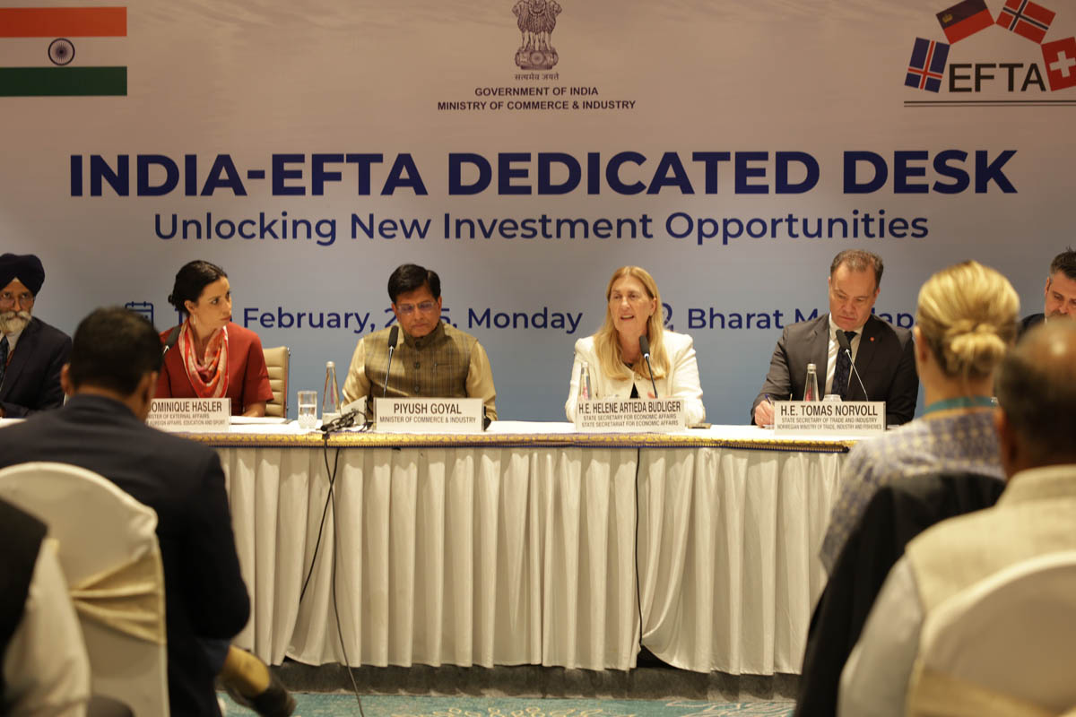 Regierungsrätin Dominique Hasler, der indische Handelsminister Piyush Goyal und SECO-Staatssekretärin Helen Artieda Budliger bei der Medienkonferenz zur Eröffnung des EFTA-Desk in Delhi. (Quelle: EFTA-Sekretariat)