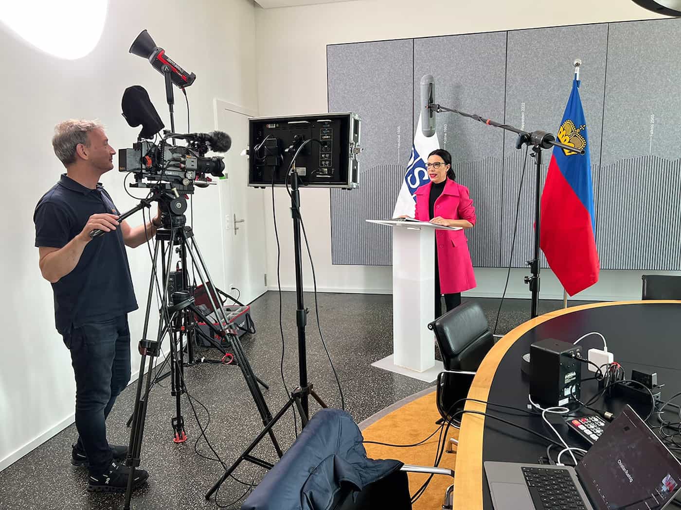 Live-Schaltung vom Regierungsgebäude in Vaduz zur OSZE-Menschenhandelskonferenz in Wien.