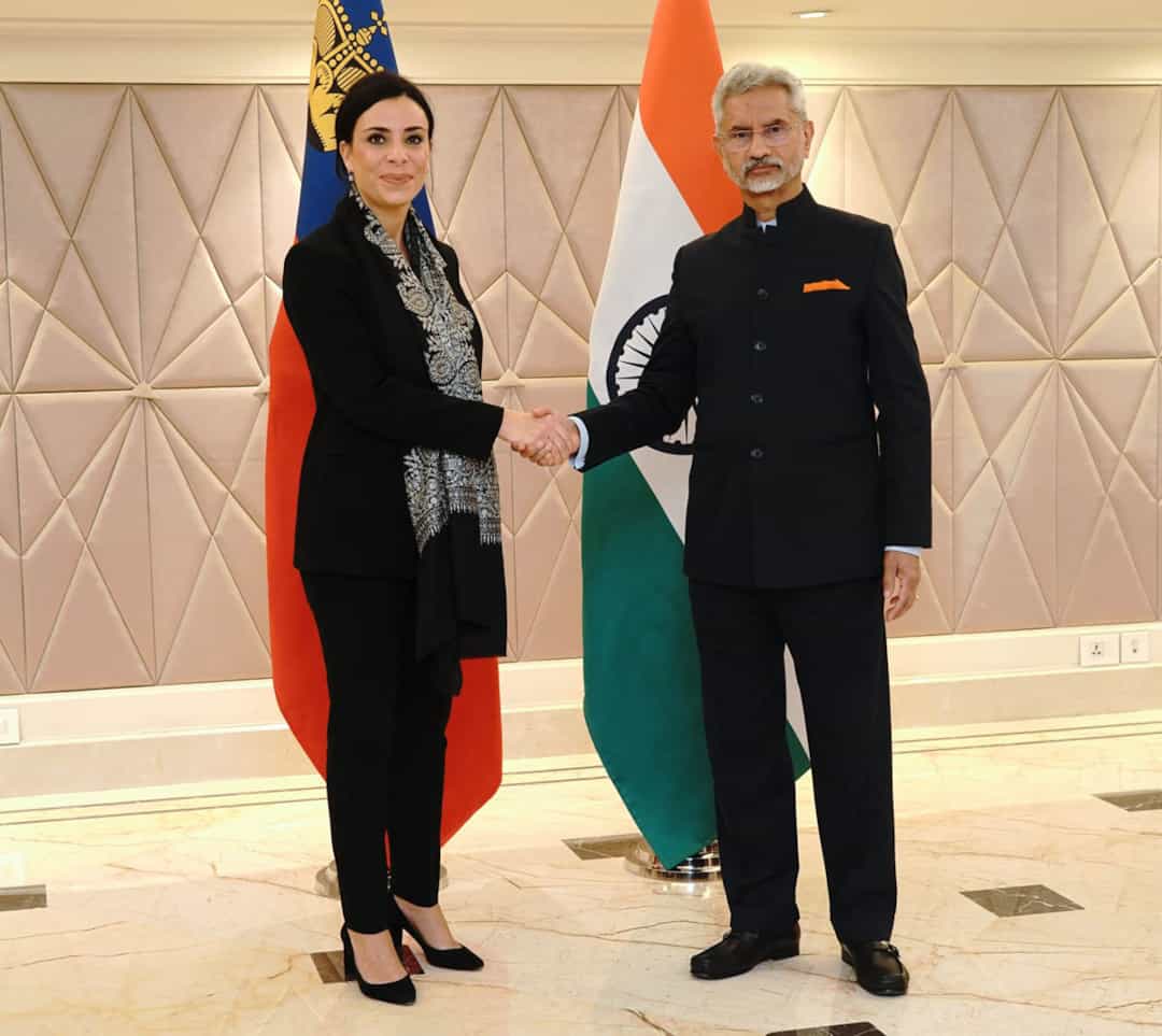 Regierungsrätin Dominique Hasler wird vom indischen Aussenminister Subrahmanyam Jaishankar begrüsst. (Quelle: MEA India)