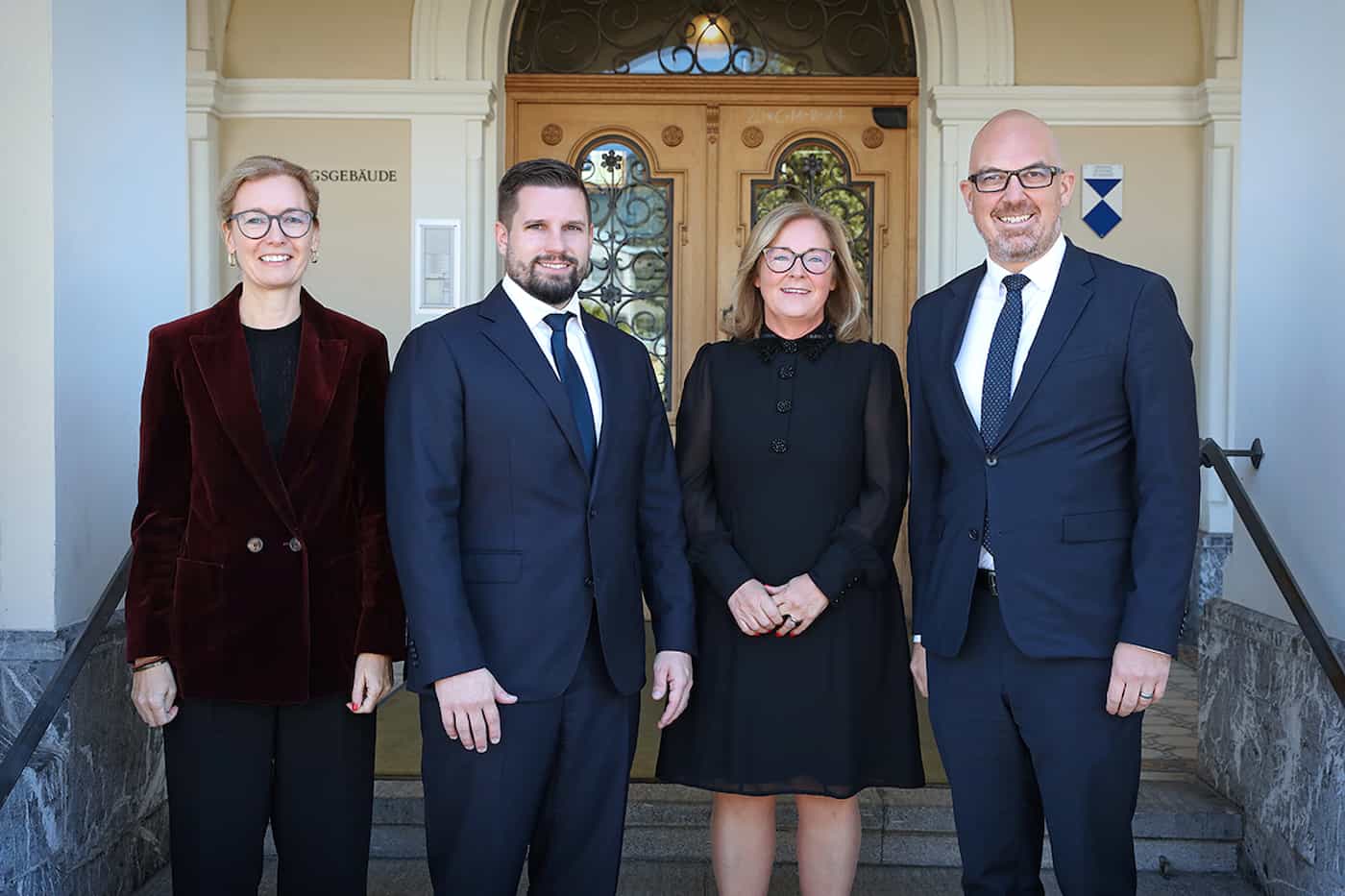 Regierungschef-Stellvertreterin Sabine Monauni, Florian Meier, Bürgermeister von Vaduz, Vize-Bürgermeisterin Antje Moser und Regierungschef Daniel Risch (v. l.).