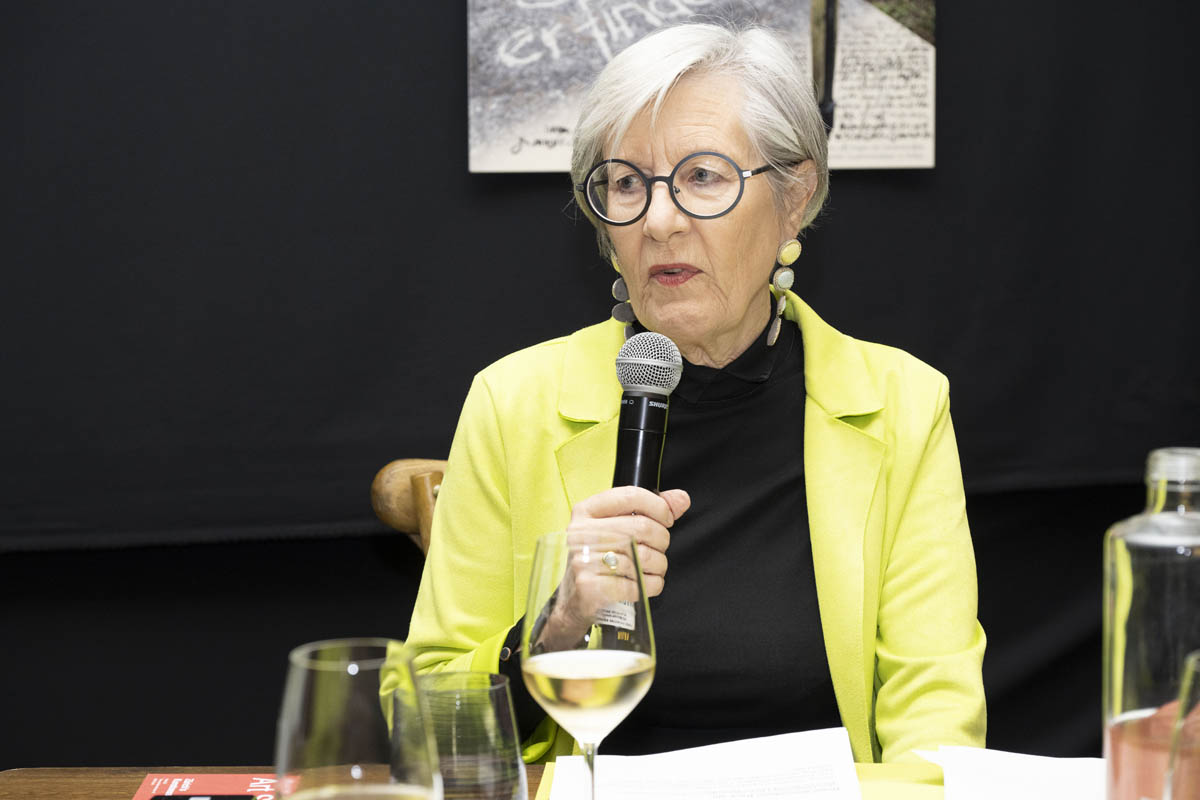 Mali Gubser von der Kunststiftung GedankenBerg während der Begrüssung