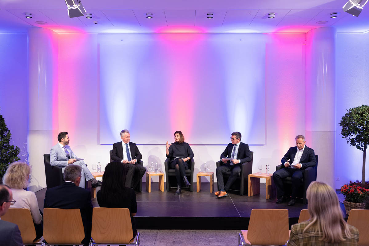 Diskussionsrunde mit: Panagiotis Potolidis-Beck, Peter Haener, Gretta Fenner, Frank Haun und Stephan Ochsner.
