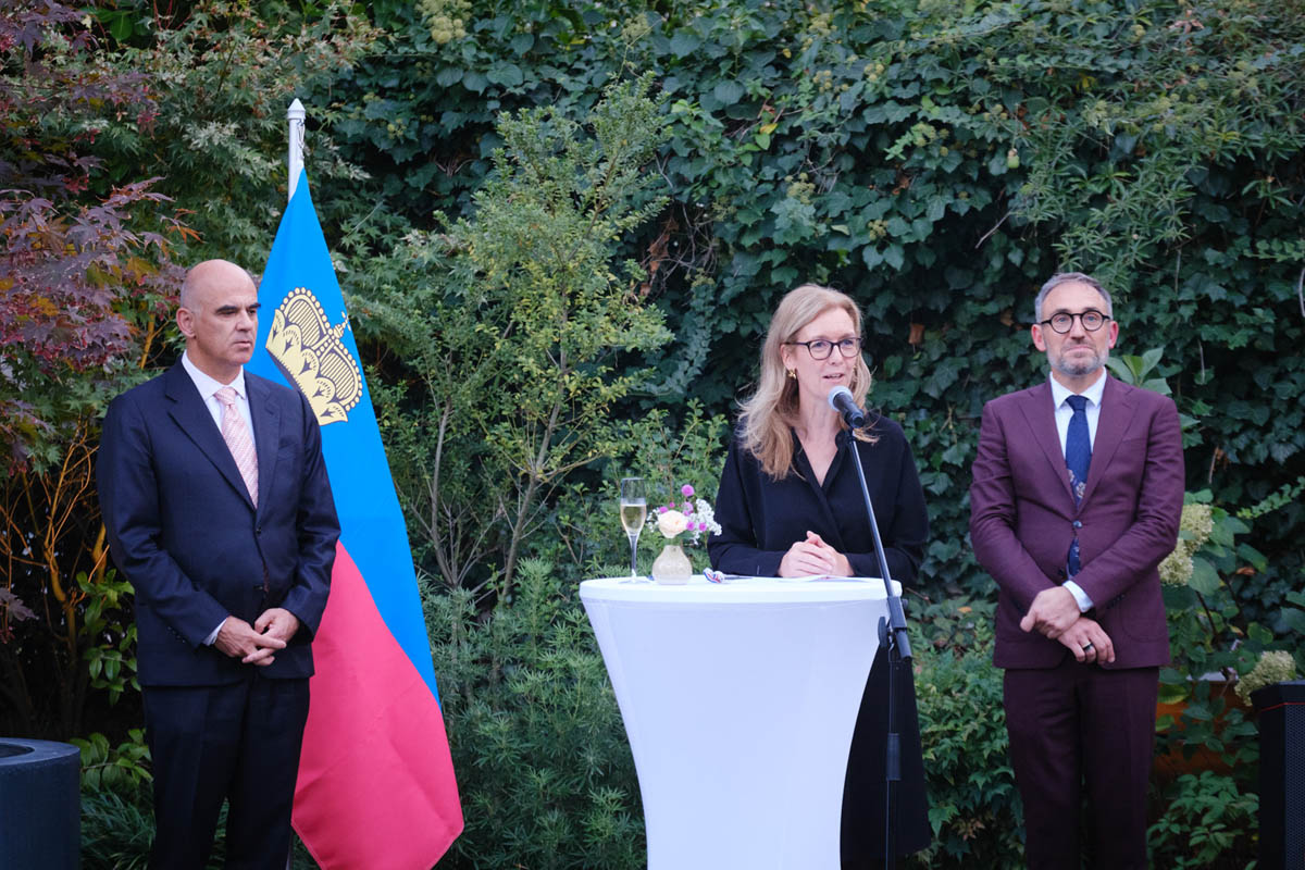 Empfang in der liechtensteinischen Residenz in Strassburg. v.l.n.r. Generalsekretär Alain Berset, Regierungschefin-Stellvertreterin Sabine Monauni und Botschafter Domenik Wanger (Quelle: Klara Beck)