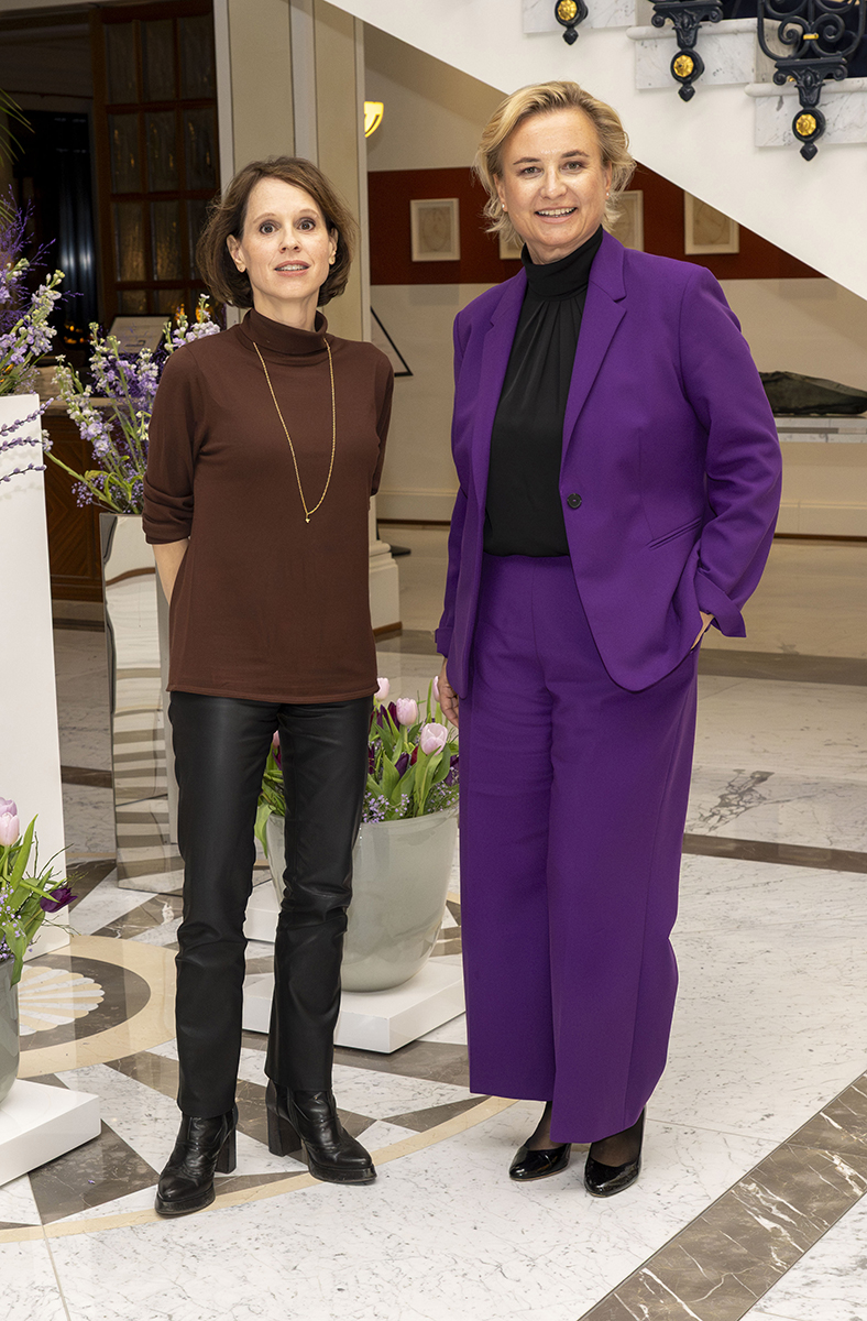  (v.l.) Philosophin Barbara Bleisch und Alexa Ritter, Kunst- und Kulturbeauftragte des Grand Resort Bad Ragaz