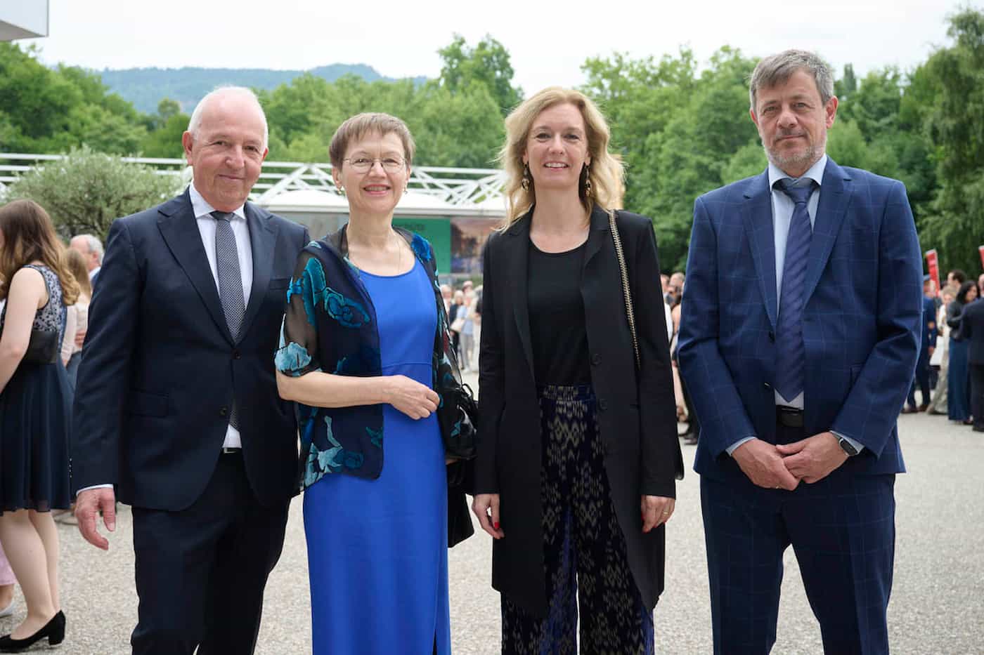 Regierungschefin Brigitte Haas sowie Regierungschefin-Stellvertreteterin Sabine Monauni waren gemeinsam mit ihren Partnern zu Gast bei der Eröffnung der Bregenzer Festspiele. (Quelle: IKR/Michael Zanghellini)