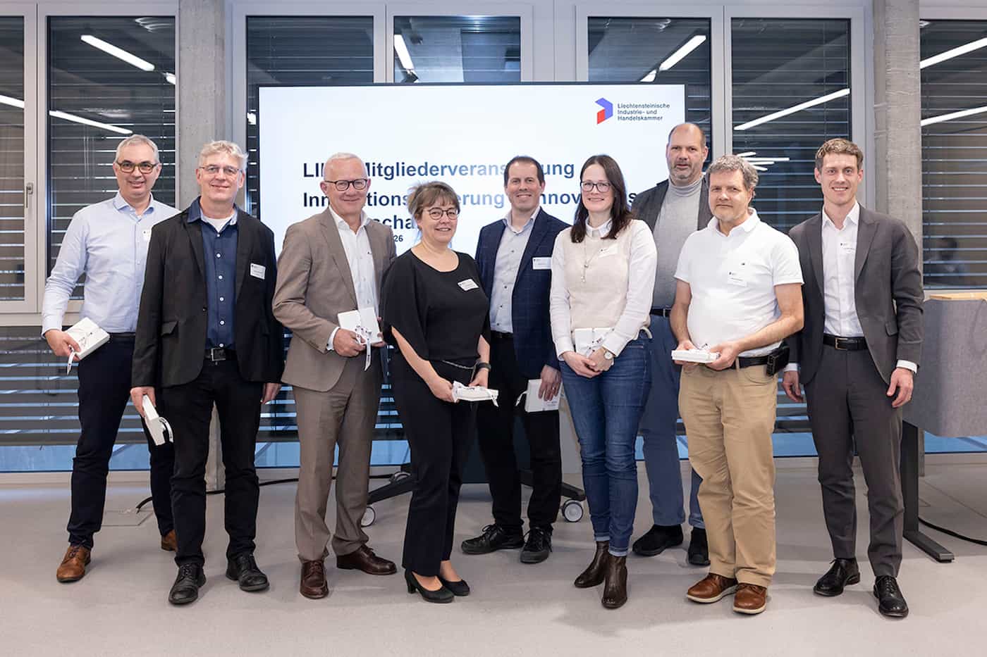 (v.l.) Prof. Dr. Tobias Lamprecht (OST), Prof. Dr. Michael Schreiner (Rhysearch), Prof. Dr. Leo Brecht (Universität Liechtenstein), Prof. Dr. Anja Buchwalder (FHNW), Prof. Ph.D. Stefan Bertsch (OST), Dr. Kathrin Kramer (Innosuisse), Dr. Florian Berner (FH Graubünden), Prof. Dr. Manfred Heuberger (EMPA), Dr. Maximilian Rüdisser (LIHK)