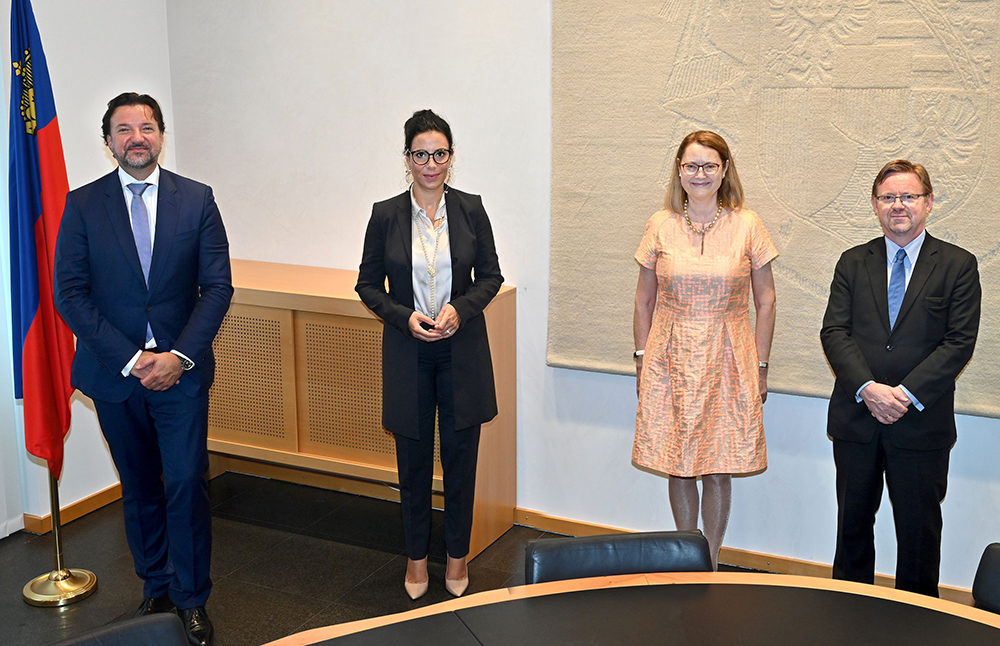 Frank J. Büchel, Regierungsrätin Dominique Hasler, Bente Angell-Hansen und Högni Kristjánsson