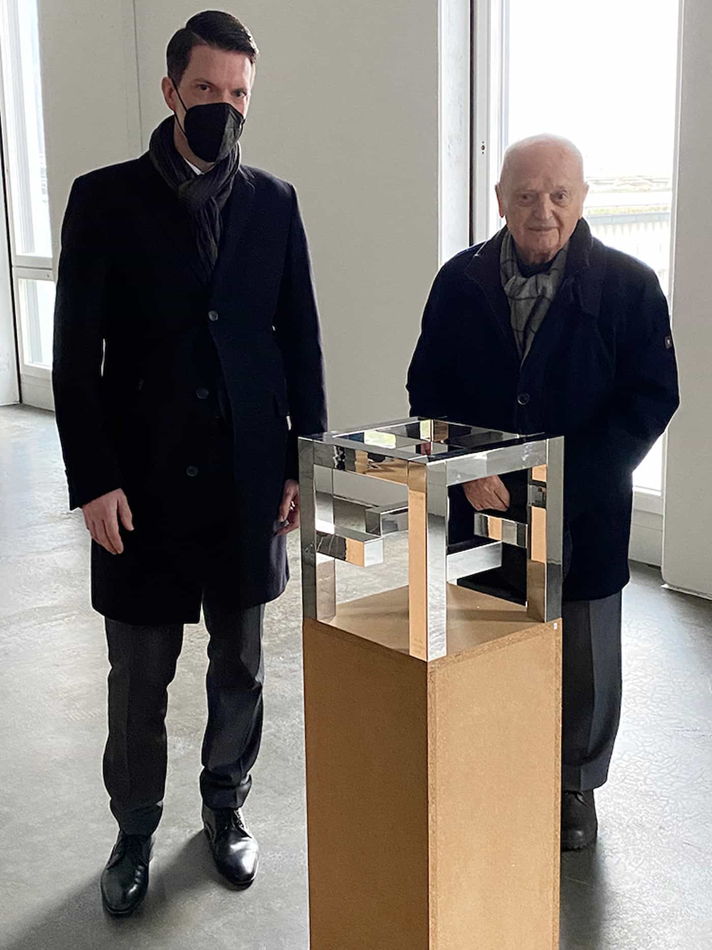 Regierungsrat Manuel Frick besucht Kunstdepots von Georg Malin