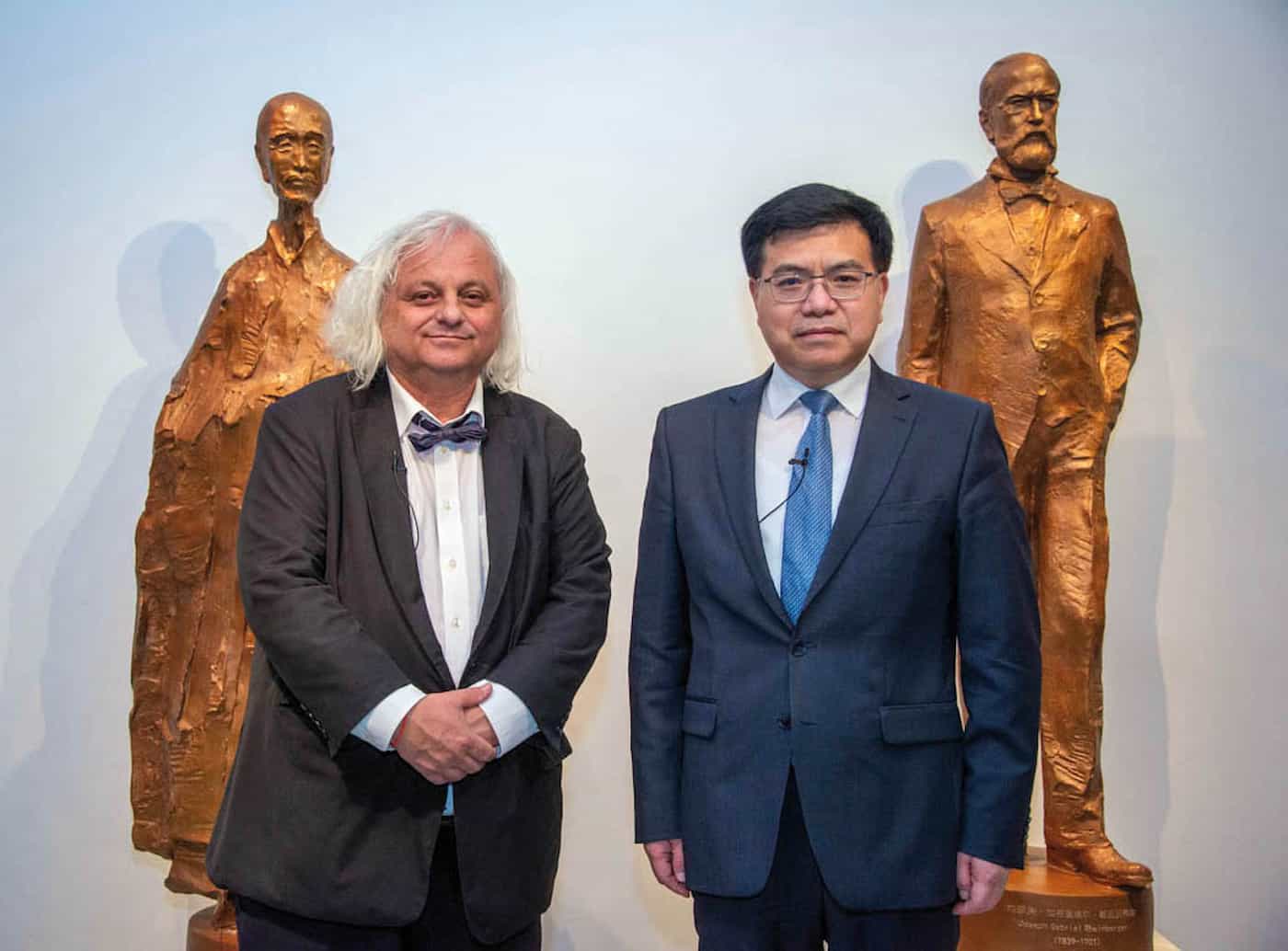 Prof. Dr. Rainer Vollkommer, Direktor des Liechtensteinischen LandesMuseums und Dr. Zhao Qinghua, Generalkonsul der Volksrepublik China in Zürich und für das Fürstentum Liechtenstein © exclusiv